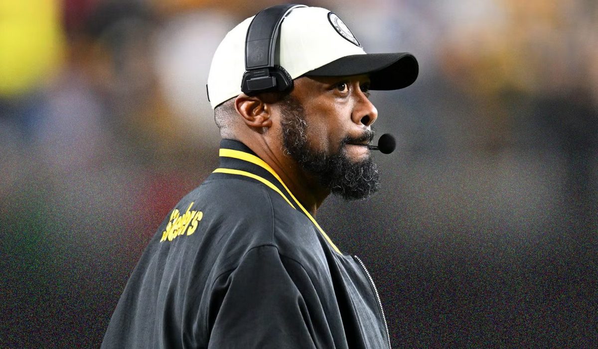 Mike tomlin mirando al infinito