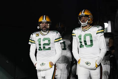 Aaron Rodgers y Jordan Love en un momento previo a un partido con los Packers
