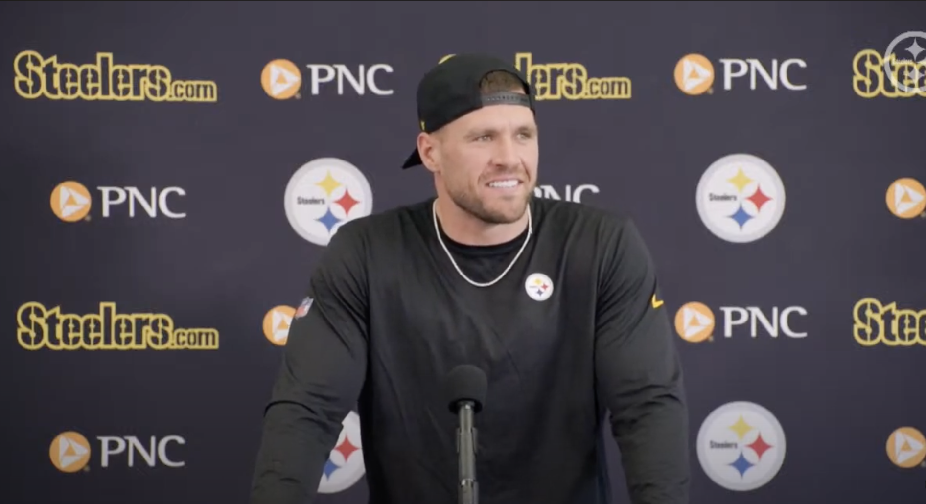 Lee más sobre el artículo T.J. Watt alza la voz: «No me define no haber ganado en playoffs, pero no es aceptable»