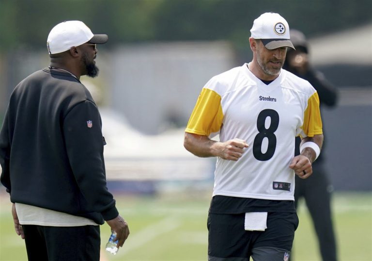 Aaron Rodgers and Mike tomlin