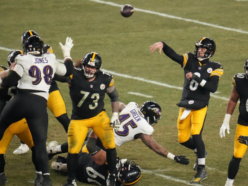 Ravens_Steelers_Football_75683-1880x1254
